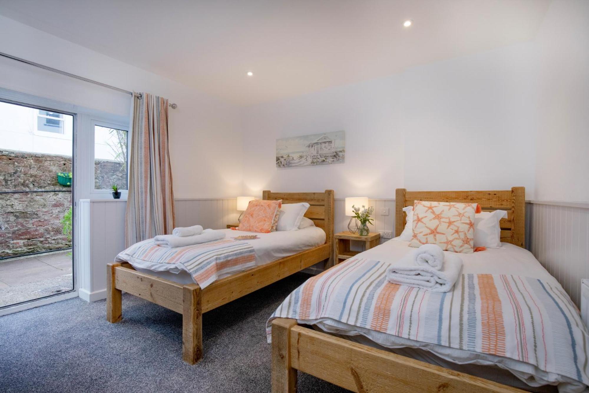 Sunnybeach Holiday Apartments Пейнтън Екстериор снимка