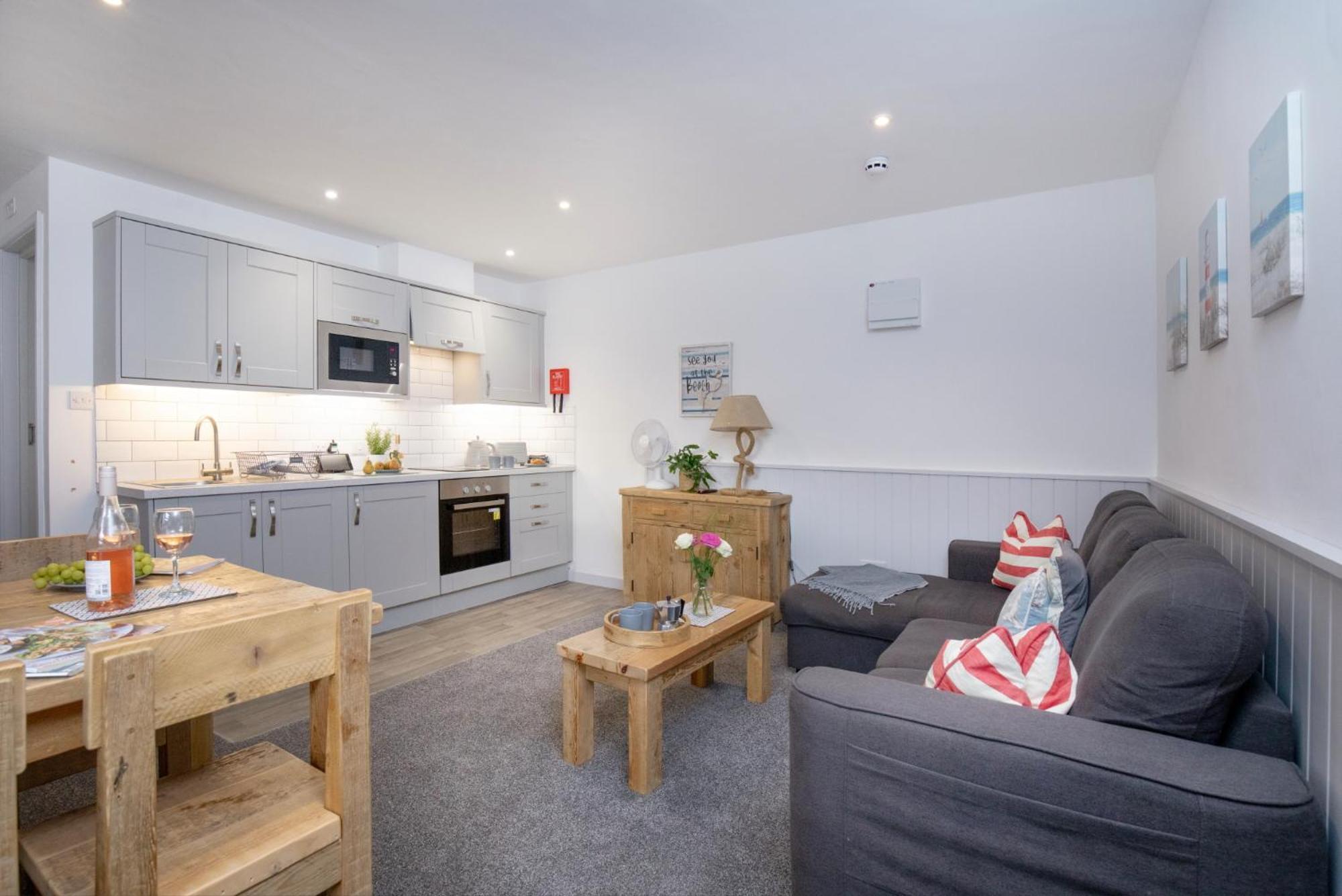 Sunnybeach Holiday Apartments Пейнтън Екстериор снимка